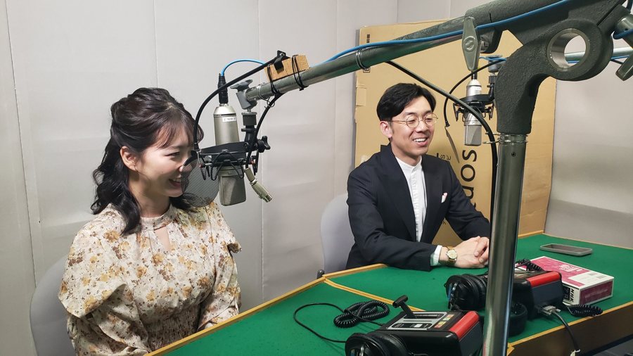 テレビ番組のナレーション収録